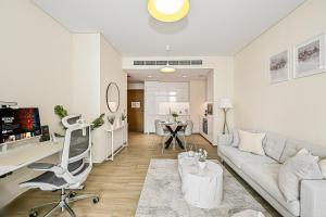Dedicated Workspace, PS5, 1BR Creek Harbour