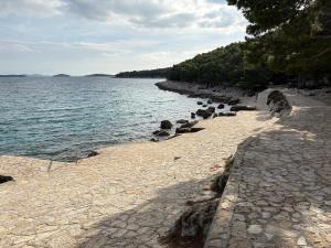 Boat&Pillow Tisno