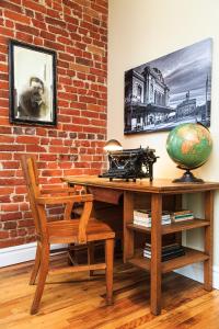 The Whittier Wonder, Artful and Dog Friendly