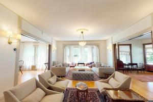 Beautiful home with Ping-Pong, fast WiFi & WD - walk to dining