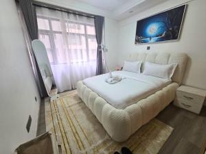 Kilimani 2BR Washing Machine Gym 65 inch Tv