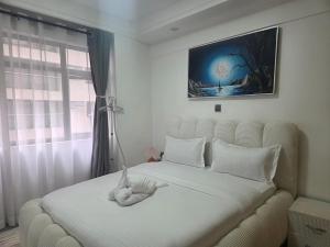 Kilimani 2BR Washing Machine Gym 65 inch Tv