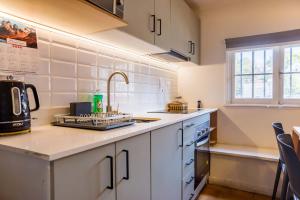 Modern 1BR Apt in Bellavista Steps from Metro