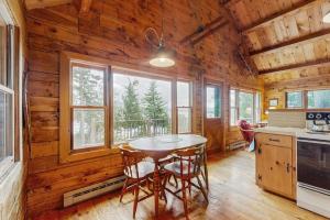 Waterfront cabin with amazing views from the deck & lake access