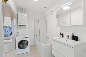 Terrace - 2-BR - Near Stadthalle and Metro U6
