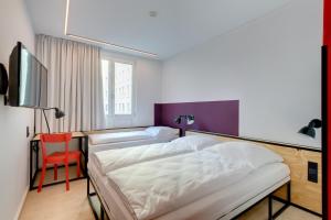 Triple Room with Double Bed room in MEININGER Hotel Leipzig Hauptbahnhof