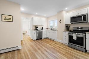 Puffins Perch, romantic waterfront Maine cottage