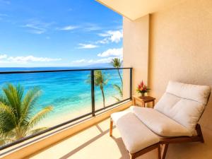 Mahana Oceanfront Studio Unit Sleeps 3 Car Included with 6 nights MAH 502 by KBM