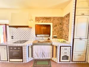 La Pietra Antica Casa nelle Mura Medievali