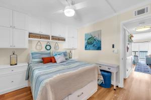 Oceanfront top-floor condo steps from the sand