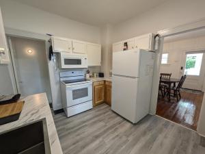 Downtown Home, Central Location, Free EV Charger