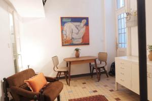 Designer 3BR Loft & Mezzanine Near Synagogue Stay