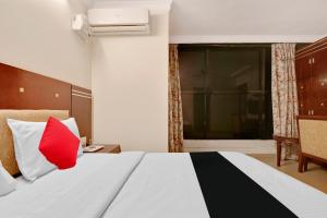 Capital O Elegant Amethyst Business Hotel Near Ragigudda Sri Prasanna Anjaneyaswamy Temple