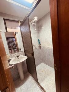 Casa Completa para 11 Huéspedes, 4 Habitaciones, Wifi y Cocina, Galán Deluxe