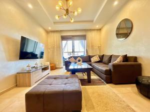 Elegant 2-Bedroom Apartment with Pool