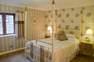Superior Double Room with Bath room in Albright Hussey Manor Hotel