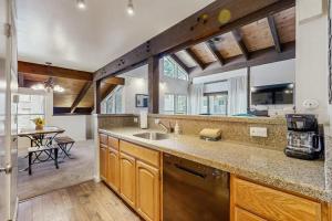 Modern home with pool hot tub & free WiFi - near the lake & ski lifts