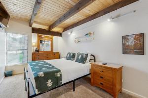 Modern home with pool hot tub & free WiFi - near the lake & ski lifts