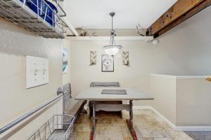 Dreamy mountain basecamp at Lakeland Village with amazing amenities