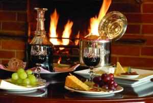 Albright Hussey Manor