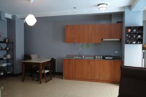 Apartment with Kitchen Walking Distance to Station Two