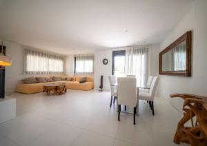 Espectacular villa en Santa eularia ibiza je