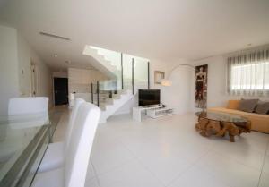 Espectacular villa en Santa eularia ibiza je
