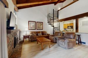 Three-Story Condo & Loft w Free WiFi Gas Fireplace Shared Pool Hot Tub & WD