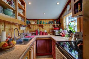 A Night on the Sky in Cozy Log Cabin!