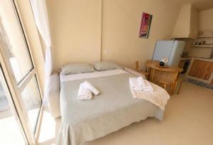 Sea Breeze Retreat Cozy Coastal Escape