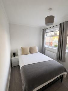Stylish 3BR Maisonette Near London