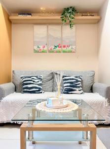 Modern Cozy Stay in BGC near Uptown mall