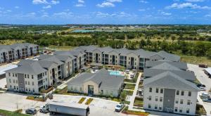 Landing Incredible 1BD Clubhouse Gym