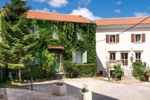 Apartments with parking space Momjan, Central Istria - Sredisnja Istra - 27258