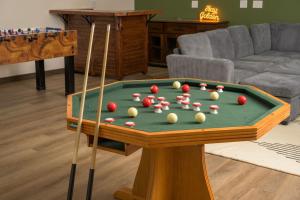 The Moose Hoose Hot Tub W Views Game Room