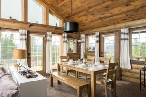 The Moose Hoose Hot Tub W Views Game Room
