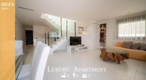 Espectacular villa en Santa eularia ibiza je