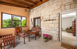 2 Bedroom Cozy Home In Vodnjan