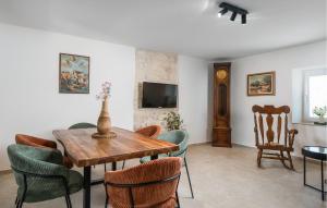 2 Bedroom Cozy Home In Vodnjan