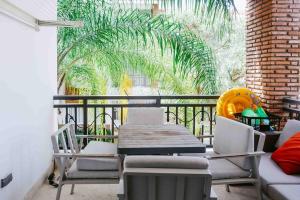 Go for Romantic Beach Strolls from a Quiet Condo cvc2b