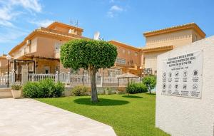 Stunning Apartment In Orihuela Costa