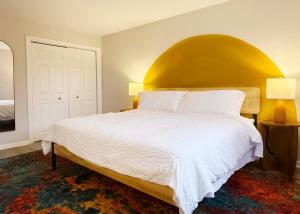 Downtown Double King Apt Walkable Everything