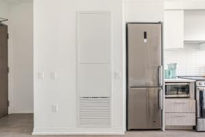 Cozy Downtown Toronto Retreat Free Parking Walk to St Lawrence Market and Eaton Centre Sleeps 6