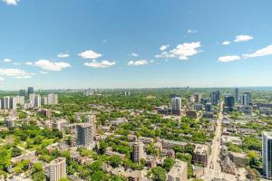 Cozy Downtown Toronto Retreat Free Parking Walk to St Lawrence Market and Eaton Centre Sleeps 6