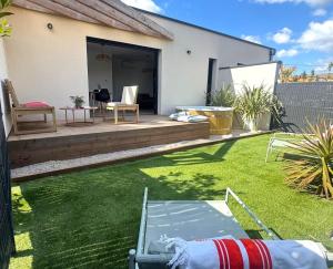 Lodge Luberon - Jacuzzi privatif illimité - À 15 min à pied centre de LIsle-sur-la-Sorgue - 2 vélos à disposition - Clim, Parking privé, WiFi, linge et ménage inclus