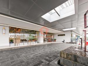 Cozy 1BR Kemang Village Apt Pool, Gym, Wi-Fi