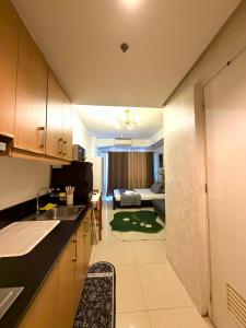Paula & Michael Staycation at Shell Residences near moa & naia