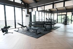 Airport Gem with Pool and Gym