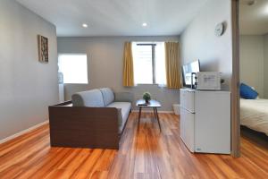 ZJ401 Top-Floor 1BR Home with Living Room and Kitchen, Double Bed and Sofa Bed