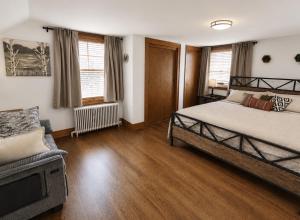 Johnstown Stay Near Laurel Highlands & Hiking